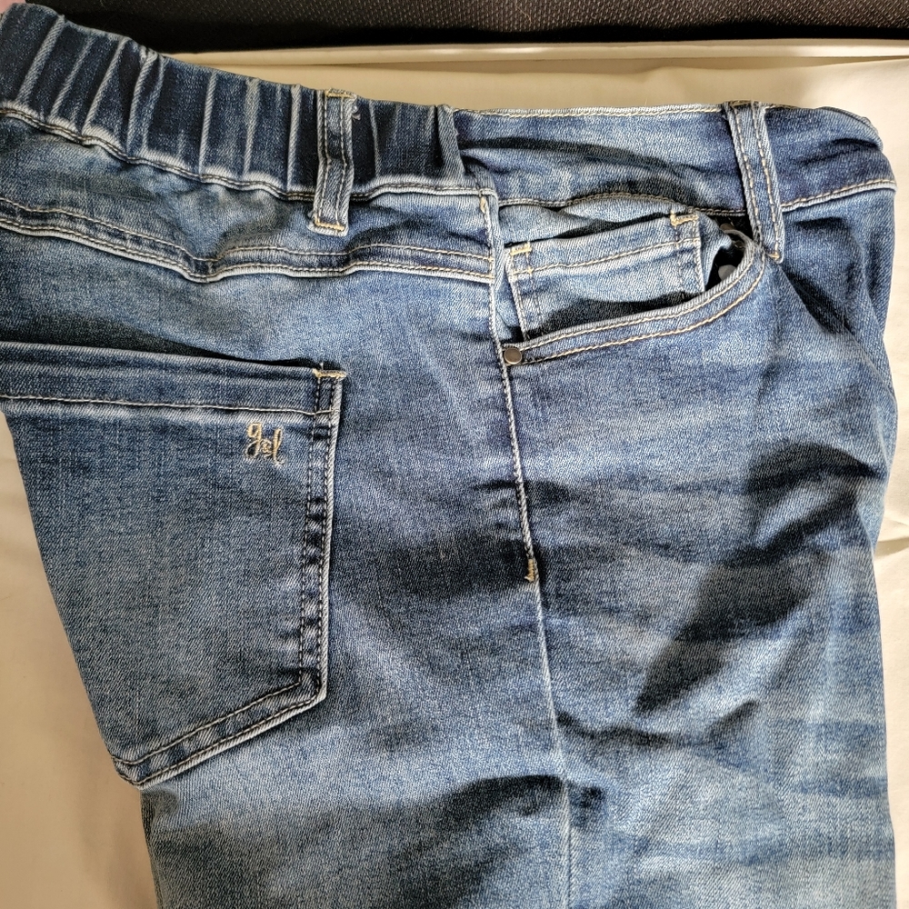 Grace & Lace jeans with elastic back of waist. M.